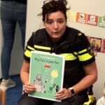 Kinderboekenweek politie leest voor 
